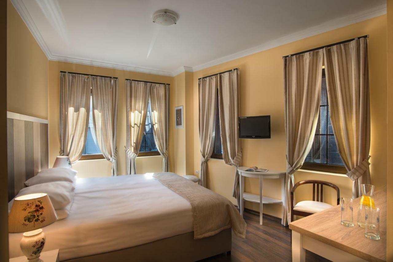 Effect Boutique Azzura - Adults Only 3*